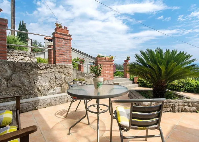 Teodora-1 By Interhome لوفغان